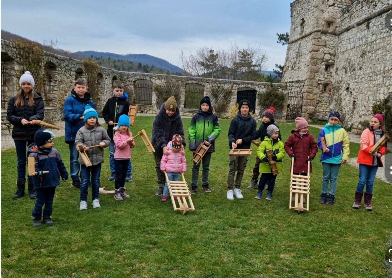 Kinderkreuzweg und Ratschen