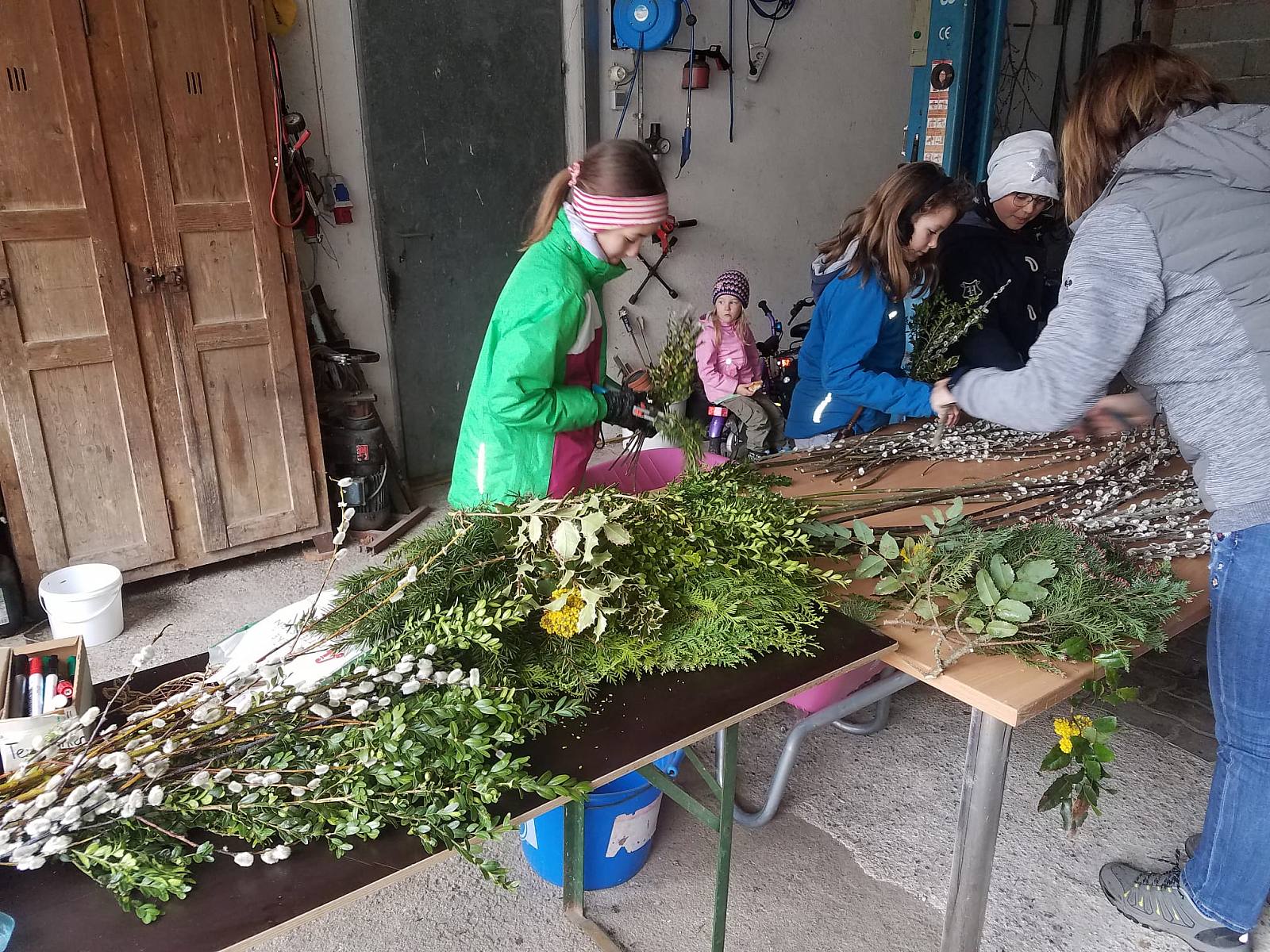 Palmsonntag Palmbuschenvorbereitung und -segnung
