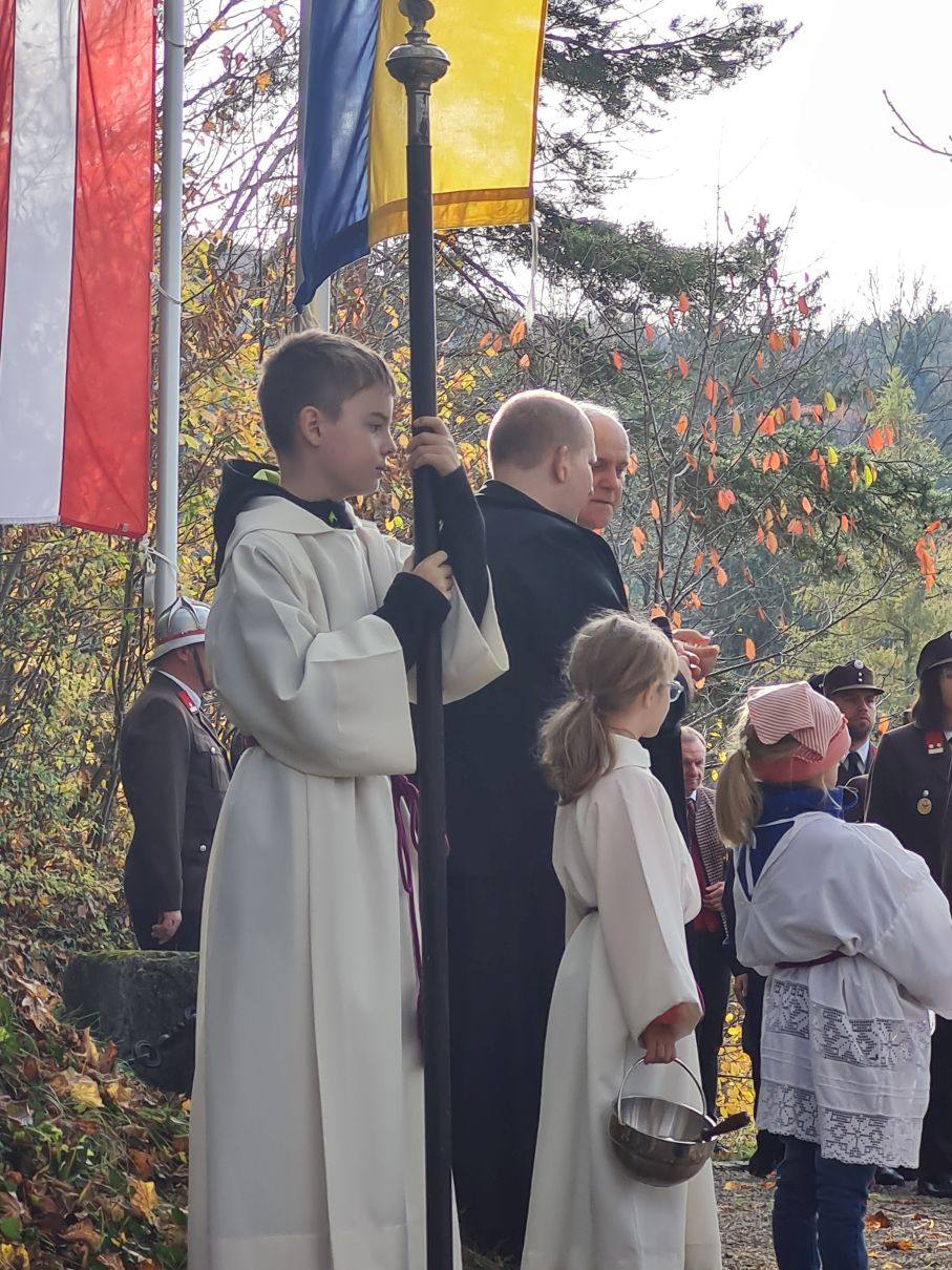 Totengedenken Kriegerdenkmal u Friedhof