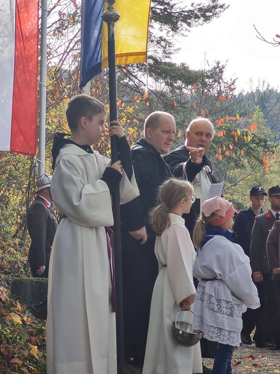 Totengedenken Kriegerdenkmal u Friedhof