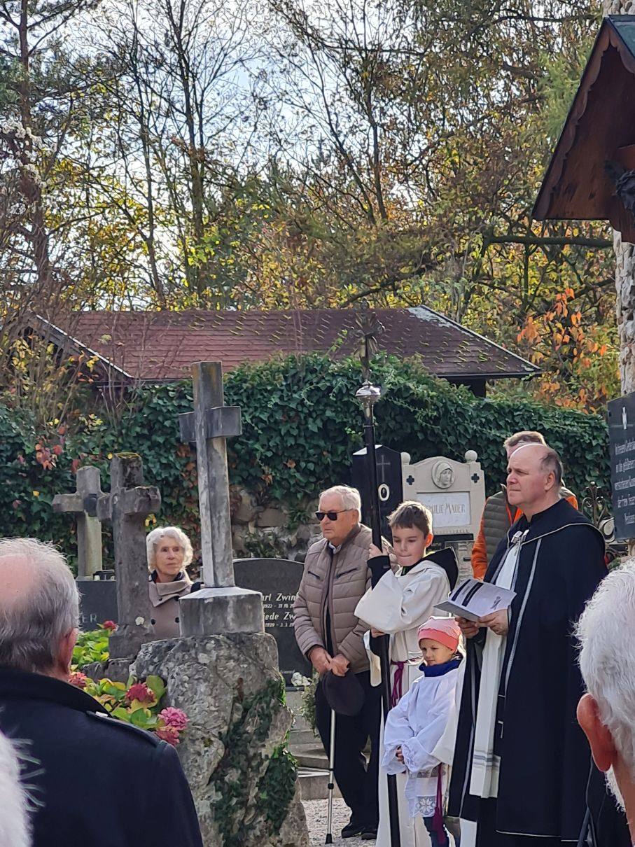 Totengedenken Kriegerdenkmal u Friedhof