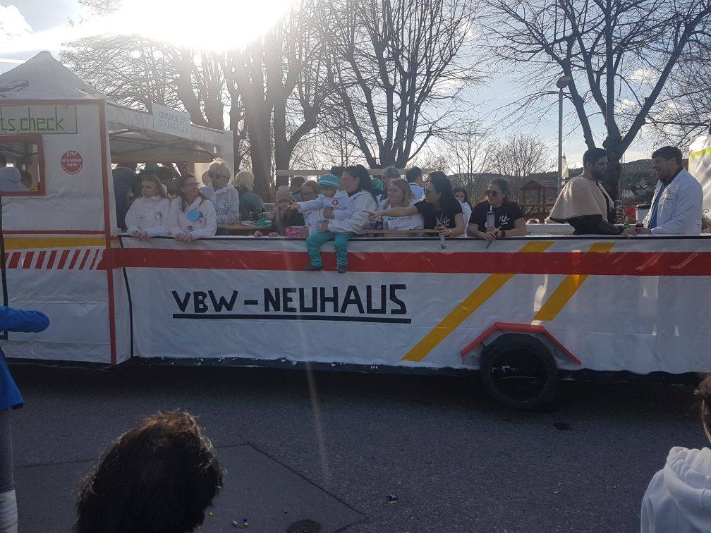 Burg Neuhaus beim Faschingsumzug in Berndorf