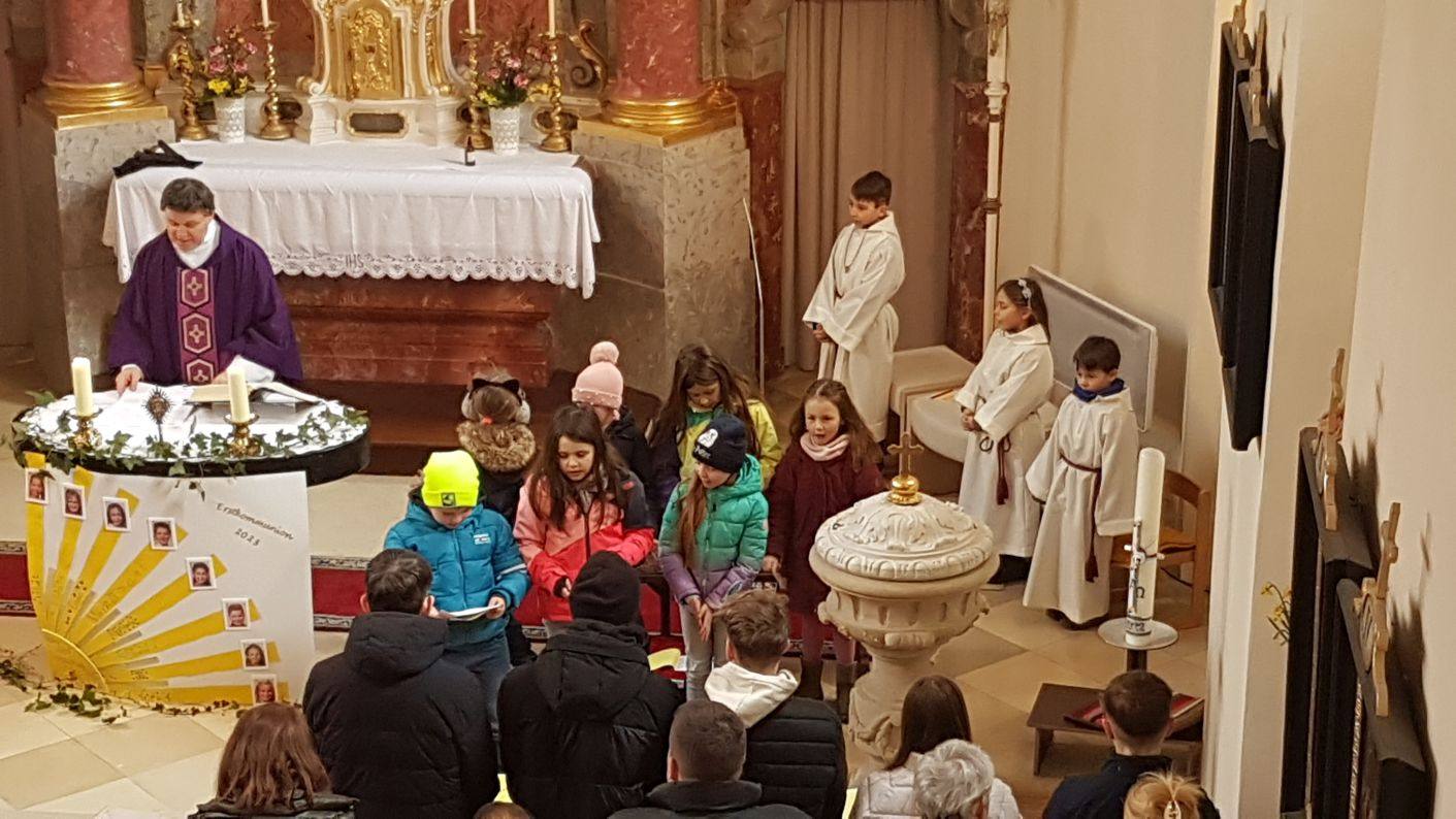 Rhythmische Familienmesse mit Vorstellung Erstkommunionskinder und Firmlinge