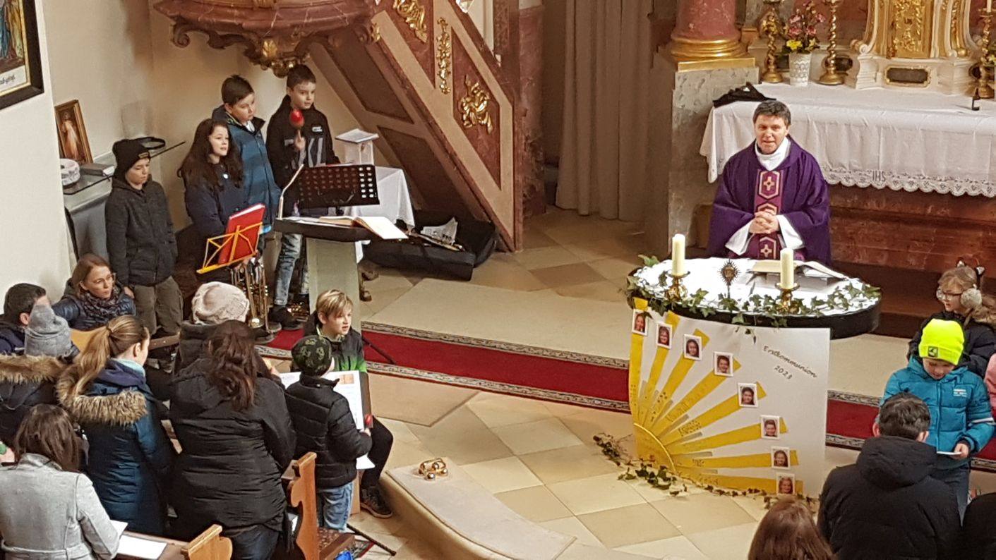 Rhythmische Familienmesse mit Vorstellung Erstkommunionskinder und Firmlinge