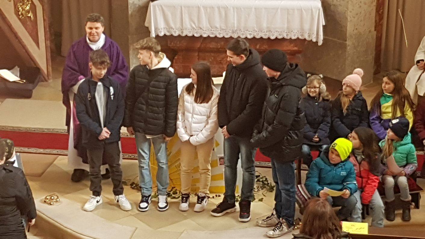Rhythmische Familienmesse mit Vorstellung Erstkommunionskinder und Firmlinge