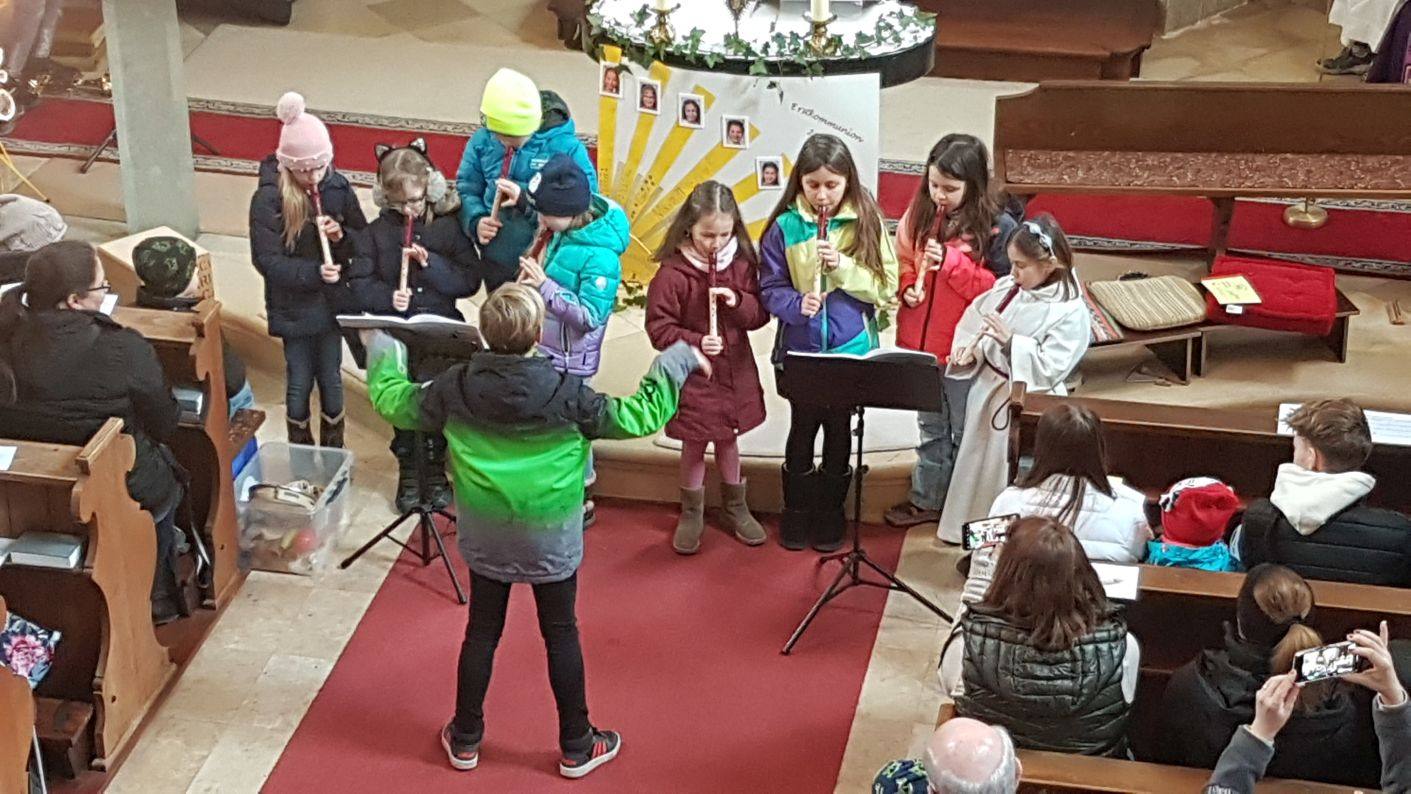 Rhythmische Familienmesse mit Vorstellung Erstkommunionskinder und Firmlinge