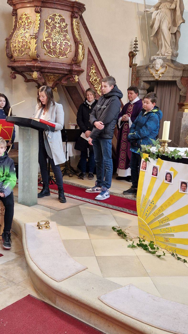 Rhythmische Familienmesse mit Vorstellung Erstkommunionskinder und Firmlinge