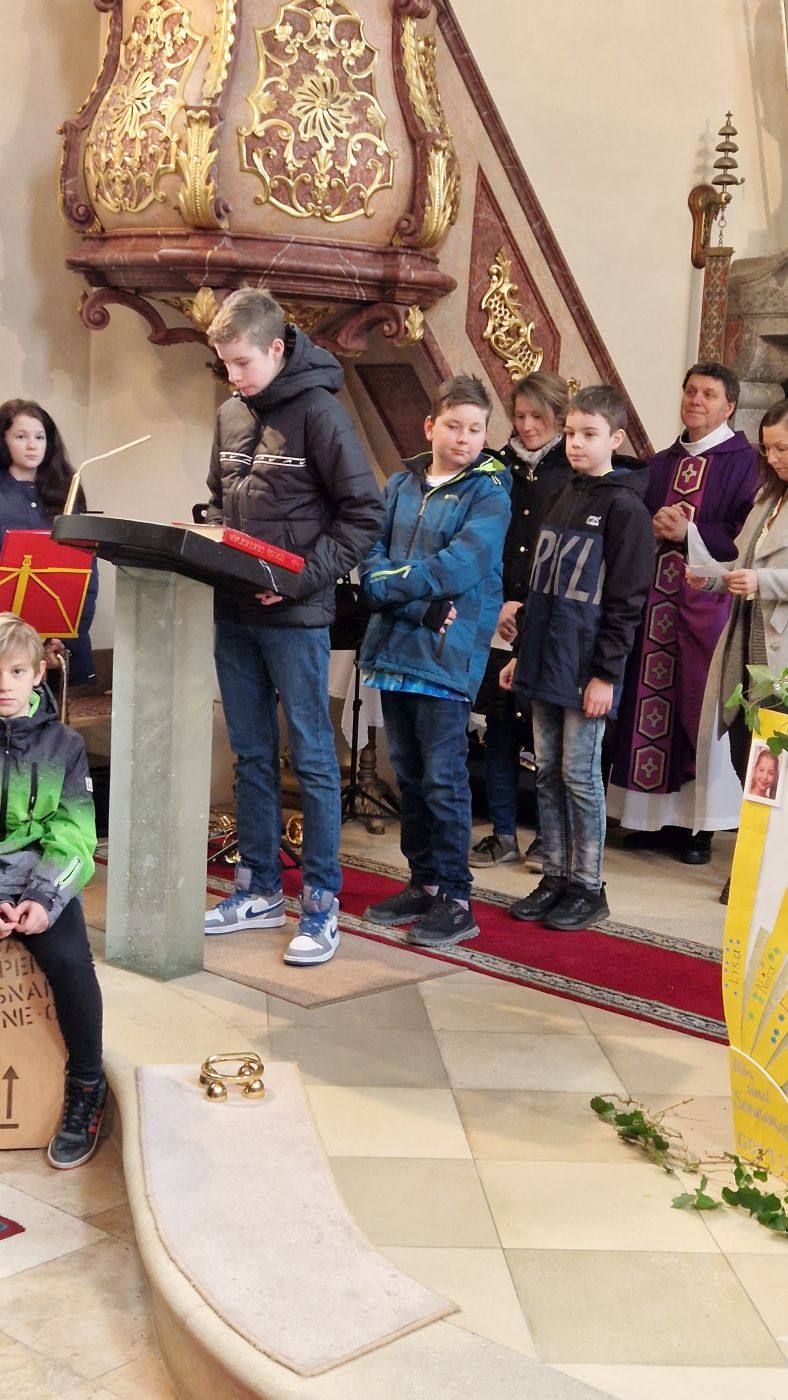 Rhythmische Familienmesse mit Vorstellung Erstkommunionskinder und Firmlinge