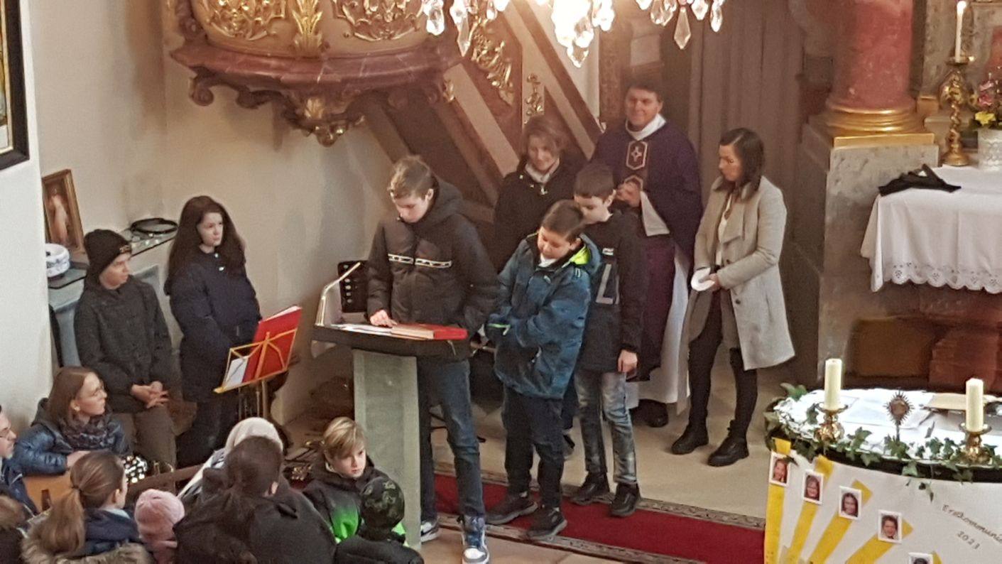 Rhythmische Familienmesse mit Vorstellung Erstkommunionskinder und Firmlinge