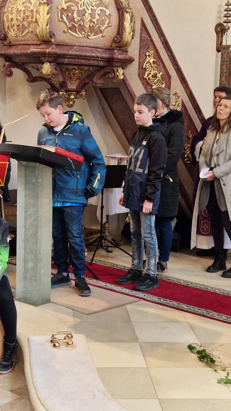 Rhythmische Familienmesse mit Vorstellung Erstkommunionskinder und Firmlinge
