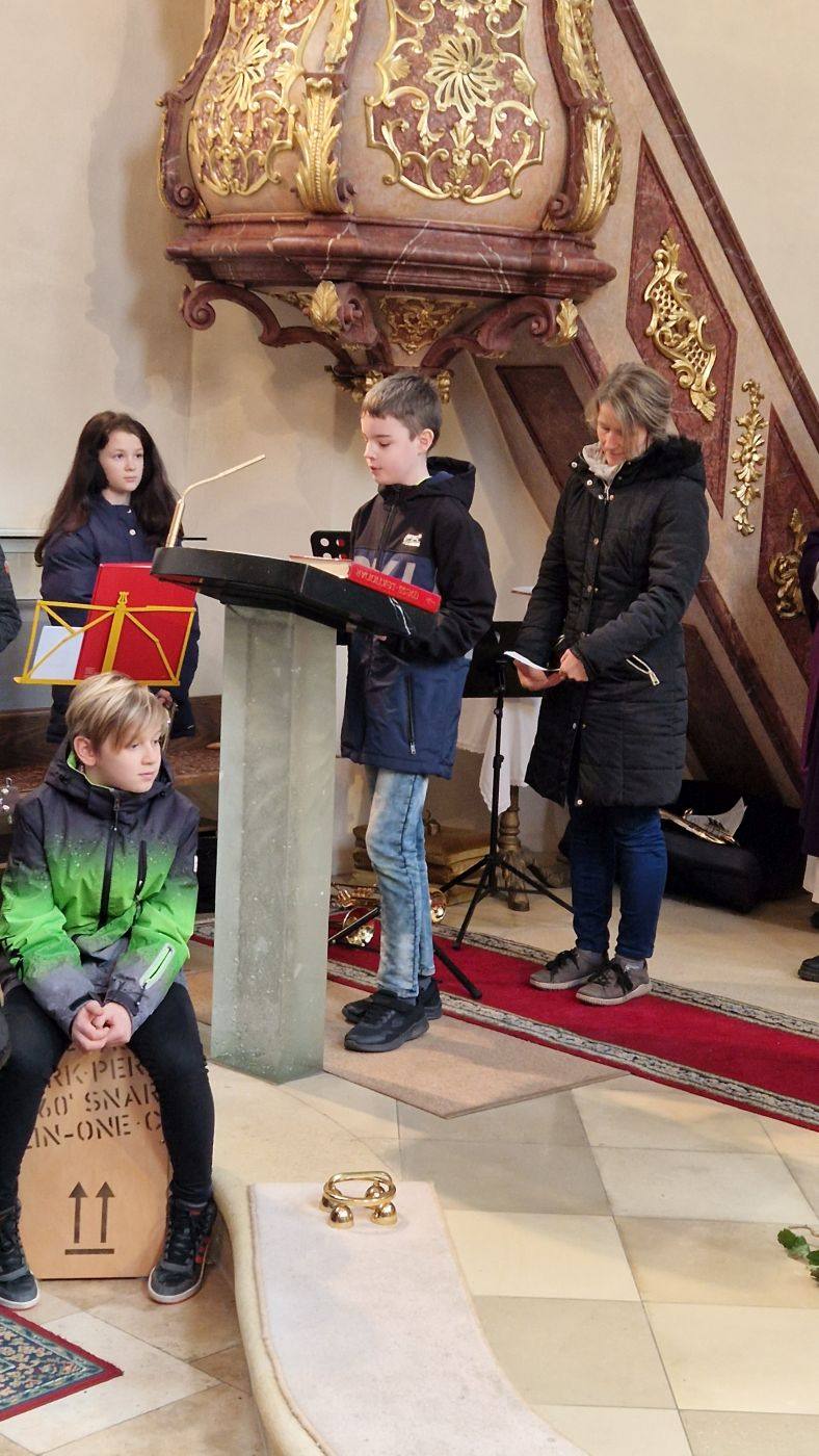 Rhythmische Familienmesse mit Vorstellung Erstkommunionskinder und Firmlinge