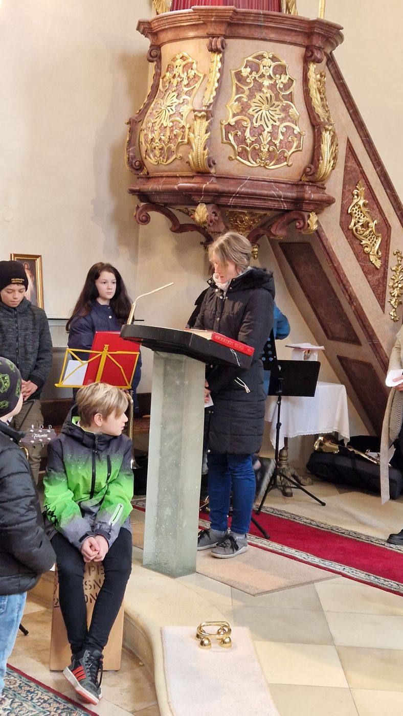 Rhythmische Familienmesse mit Vorstellung Erstkommunionskinder und Firmlinge