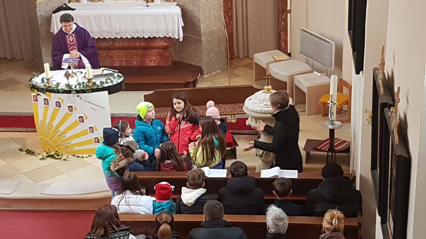Rhythmische Familienmesse mit Vorstellung Erstkommunionskinder und Firmlinge