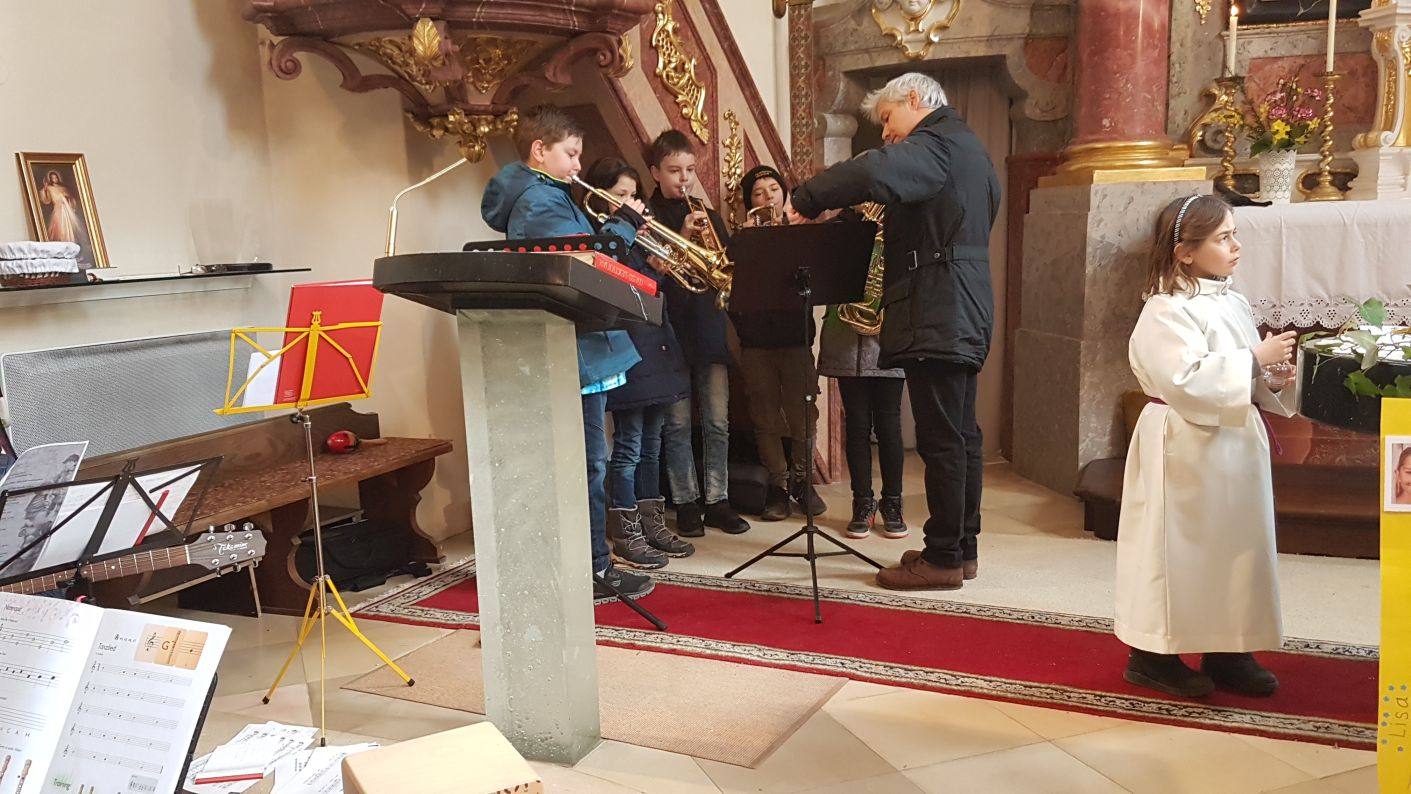 Rhythmische Familienmesse mit Vorstellung Erstkommunionskinder und Firmlinge