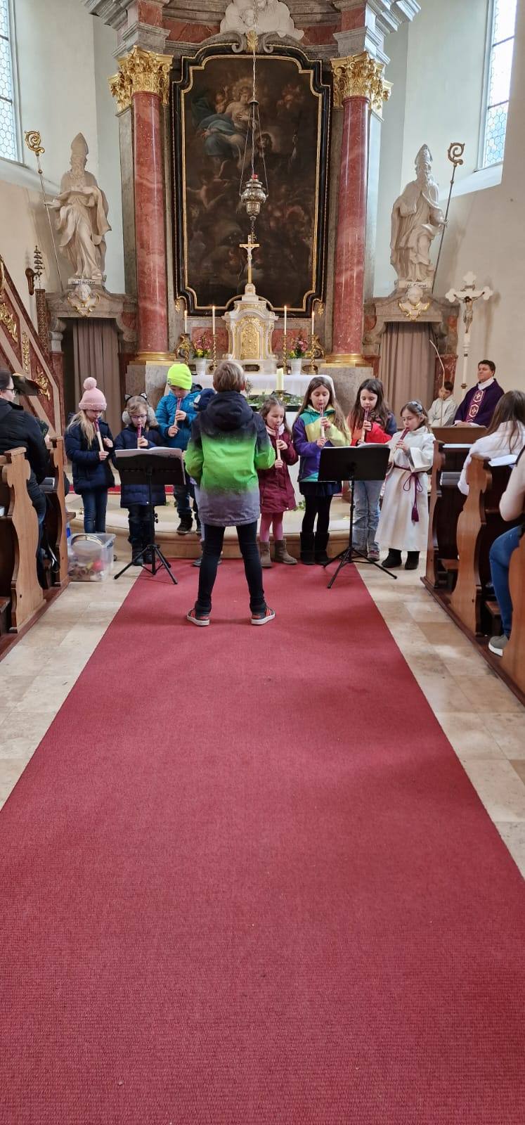 Rhythmische Familienmesse mit Vorstellung Erstkommunionskinder und Firmlinge