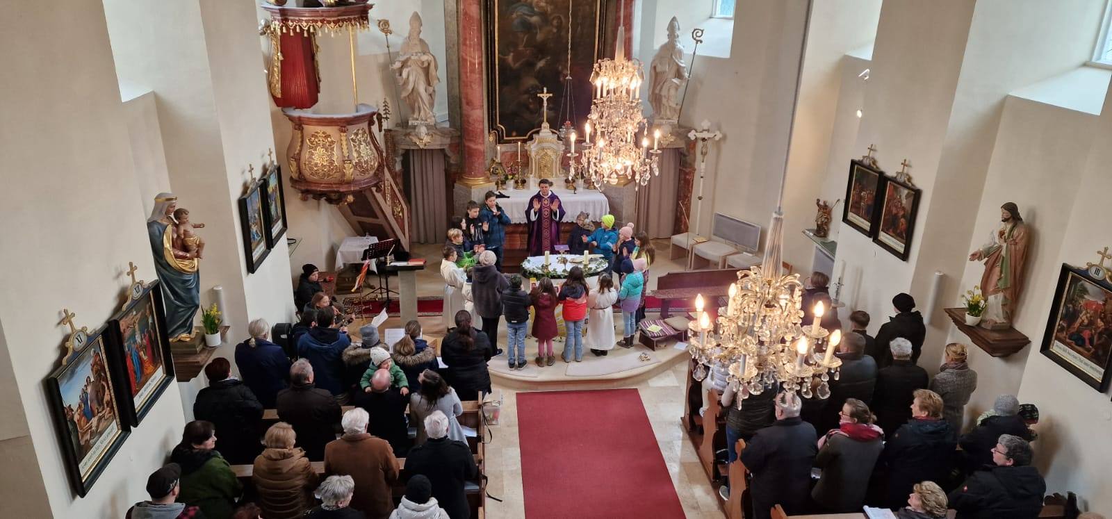 Rhythmische Familienmesse mit Vorstellung Erstkommunionskinder und Firmlinge