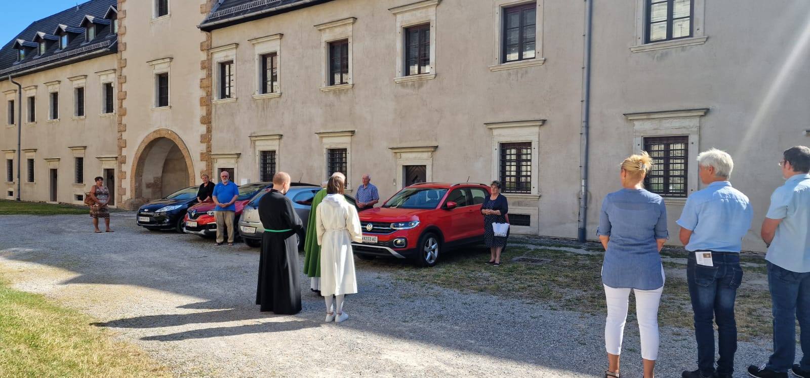 Hl. Messe und Fahrzeugsegnung