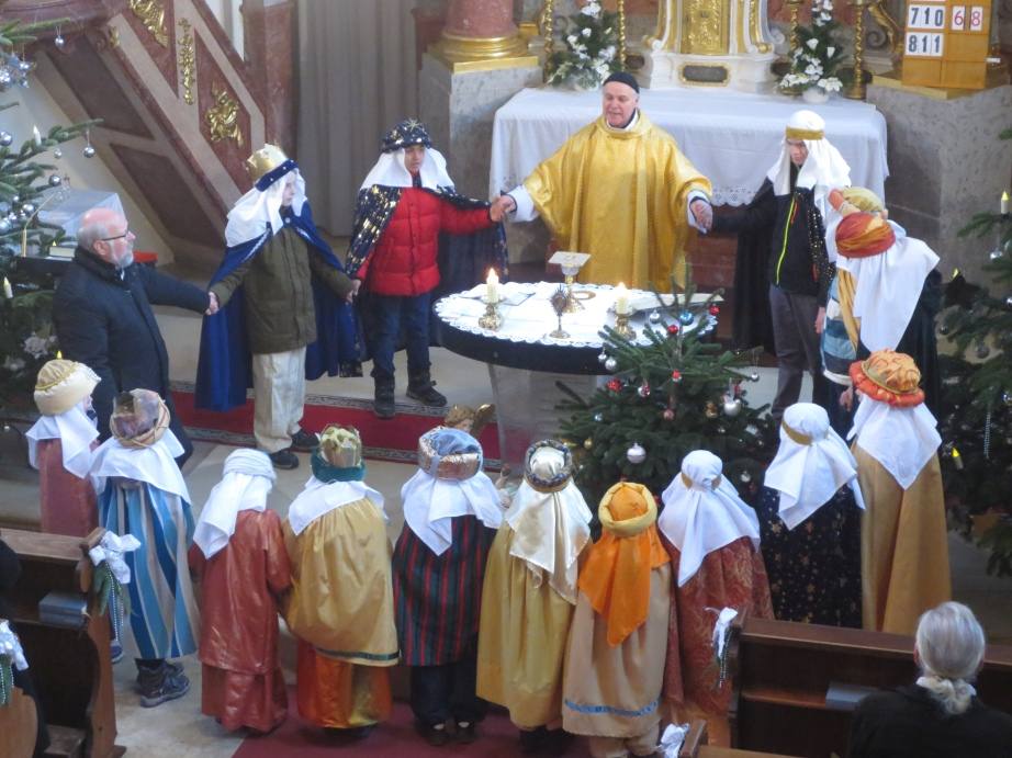 Sternsingen und Dreikönigsmesse