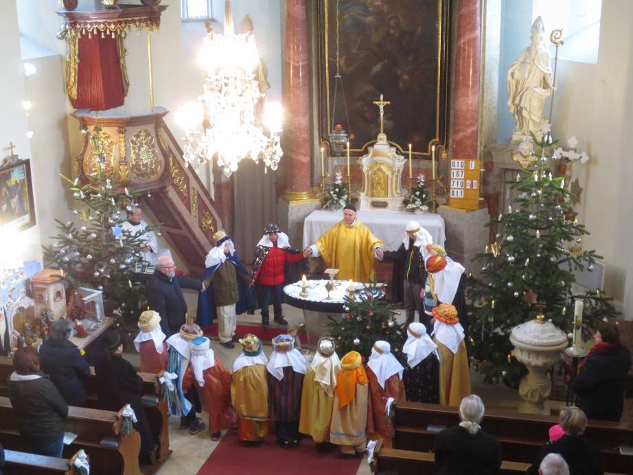 Sternsingen und Dreikönigsmesse