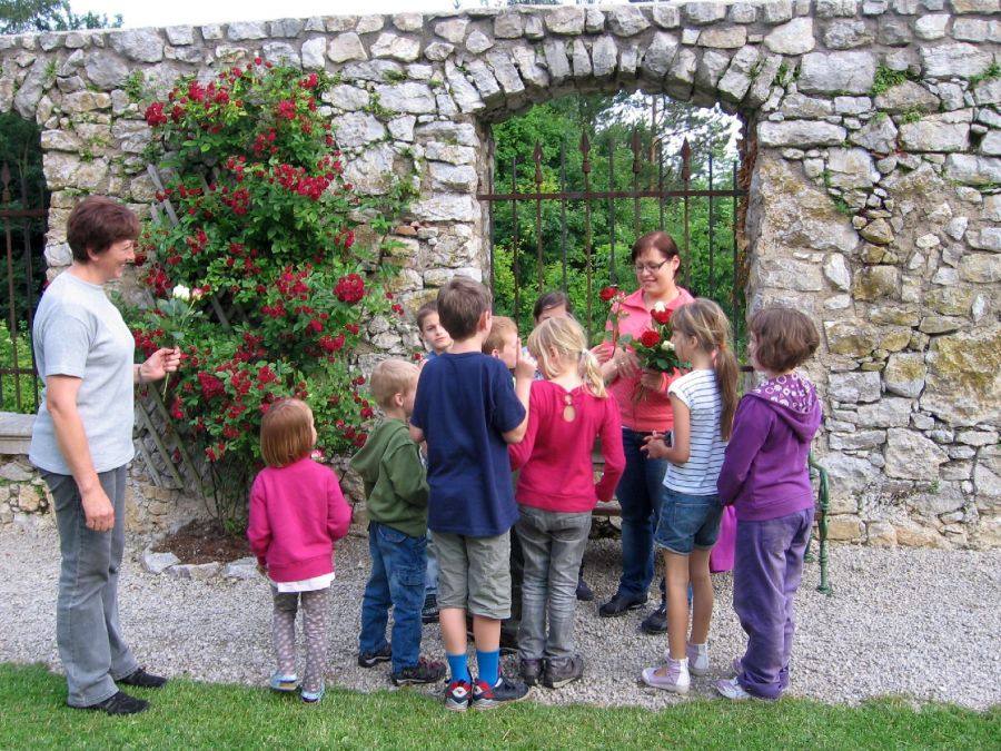 Gratulation des Kinderkreises zu Michaelas Hochzeit