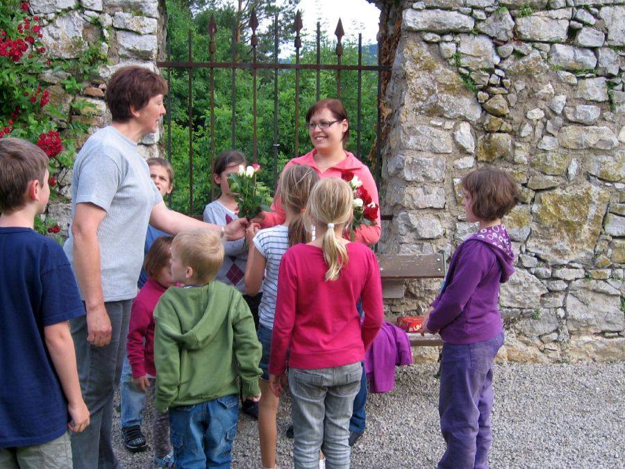 Gratulation des Kinderkreises zu Michaelas Hochzeit