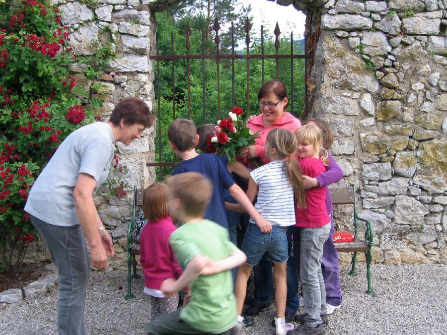 Gratulation des Kinderkreises zu Michaelas Hochzeit