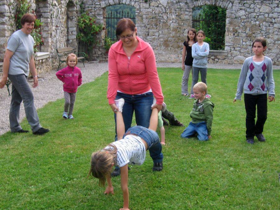 Gratulation des Kinderkreises zu Michaelas Hochzeit