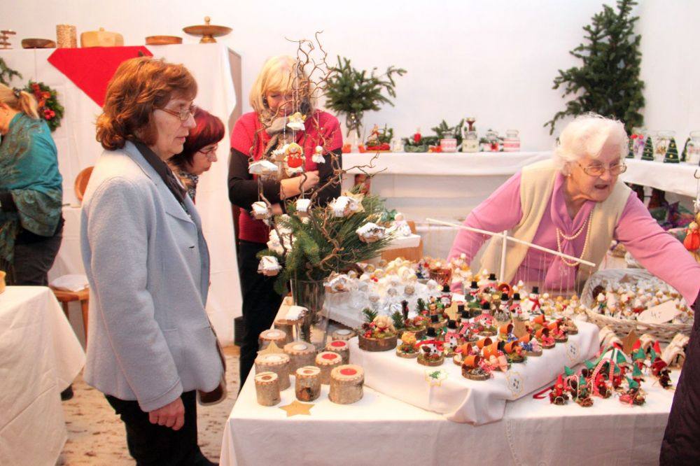Adventmarkt und Konzert