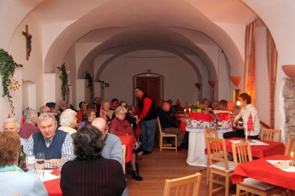 Burgtratsch mit Nikolo