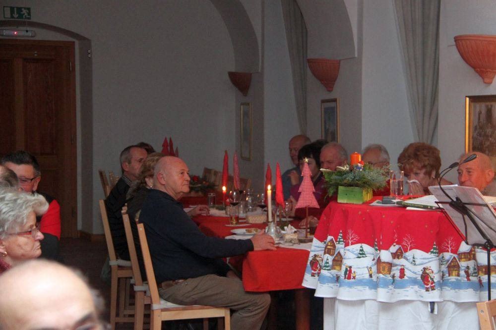 Burgtratsch mit Nikolo