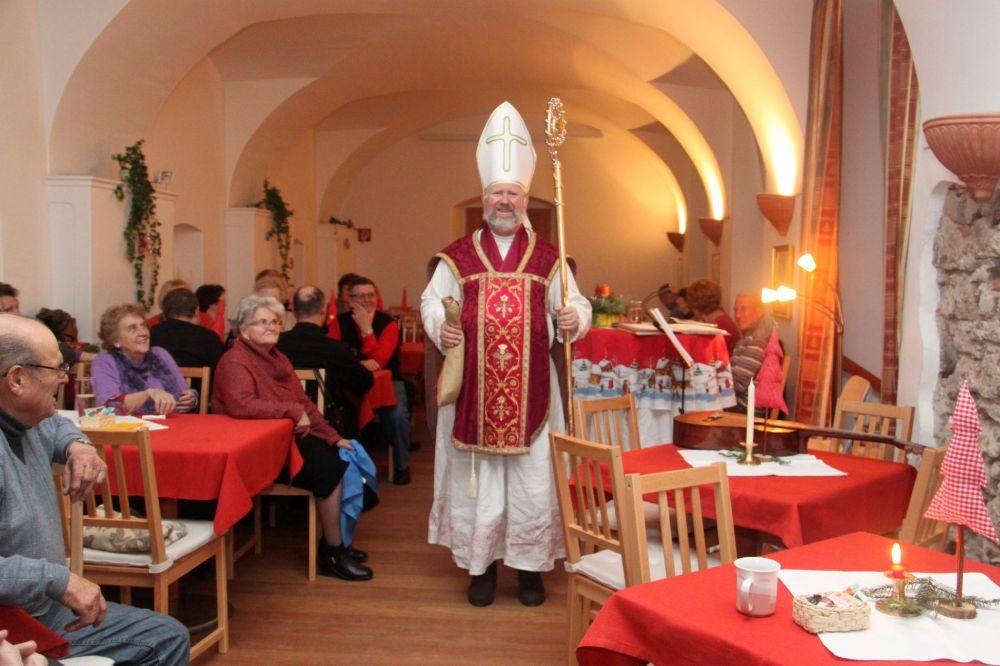 Burgtratsch mit Nikolo