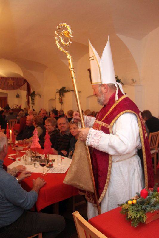 Burgtratsch mit Nikolo