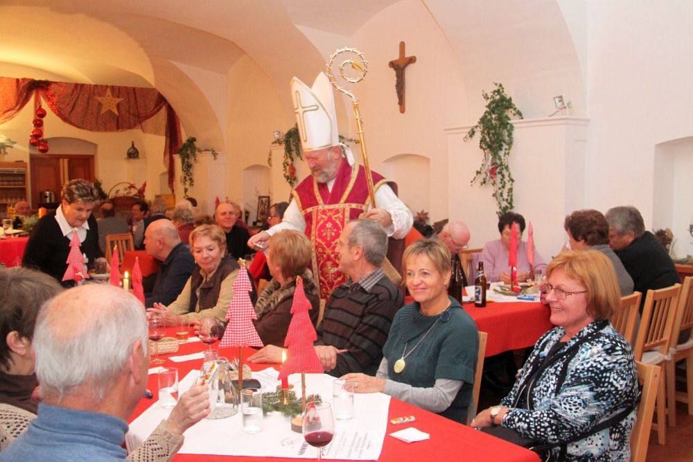 Burgtratsch mit Nikolo