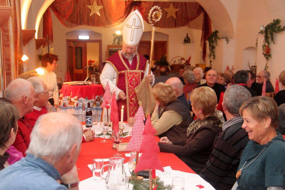 Burgtratsch mit Nikolo
