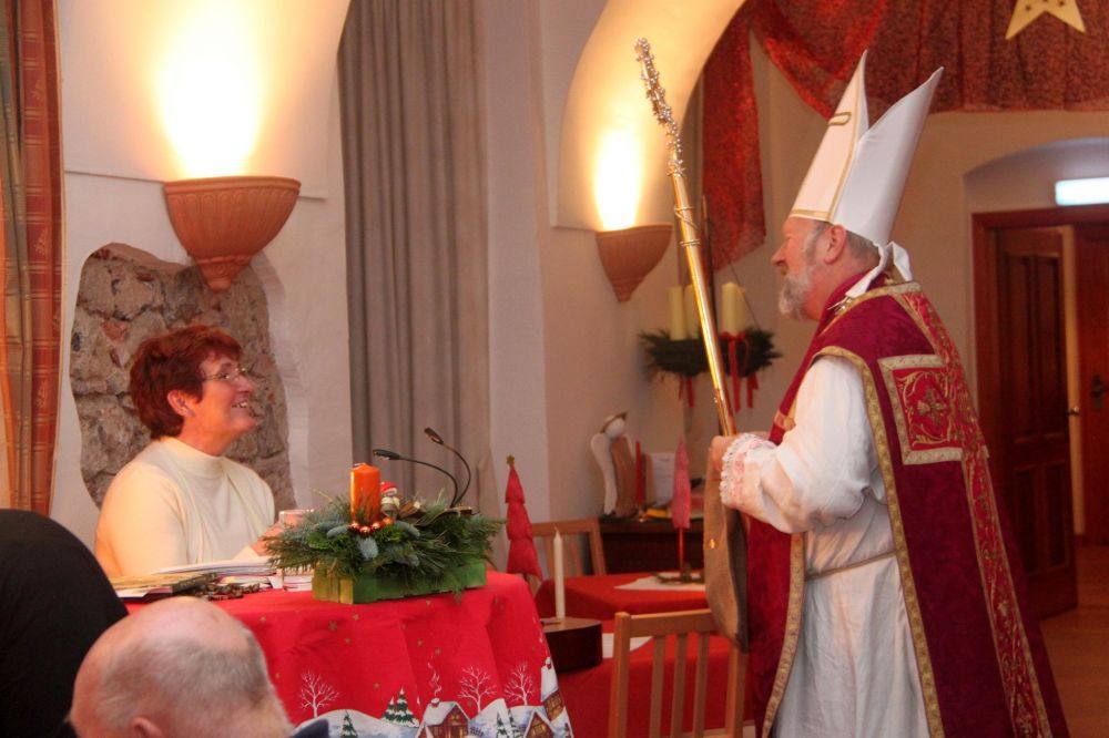 Burgtratsch mit Nikolo